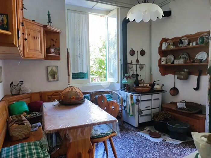 Appartamento con 6 locali in vendita in Via IV Novembre, Torriglia