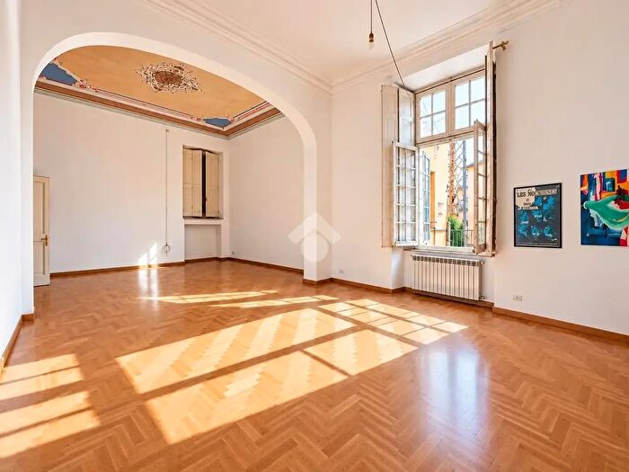 Appartamento con 6 locali in vendita in Via di S Bernardo, Genova