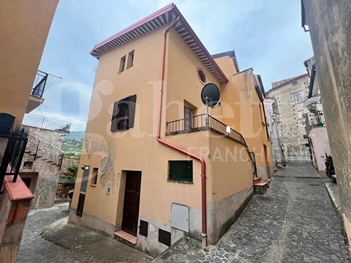 Casa trilocale in vendita in Via Porta di Mare, Fiumefreddo Bruzio