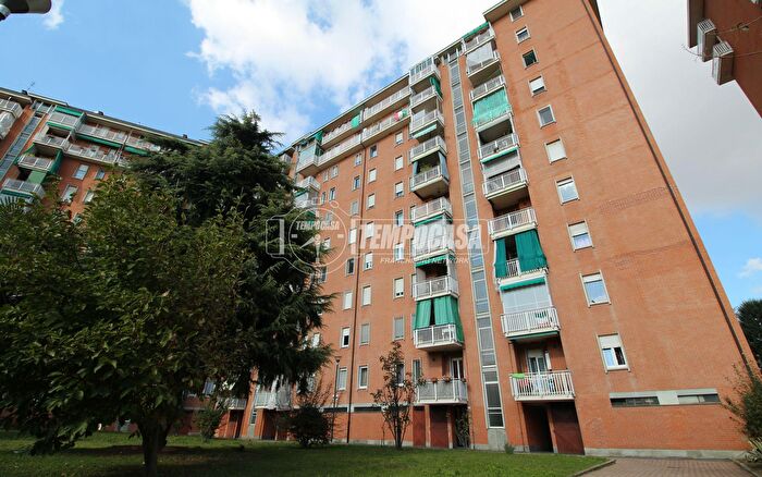 Appartamento con 5 locali in vendita in Via Francesco Saverio Nitti, Torino