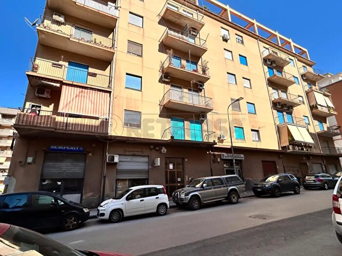 Appartamento trilocale in vendita in Via Napoleone Colajanni, Caltanissetta
