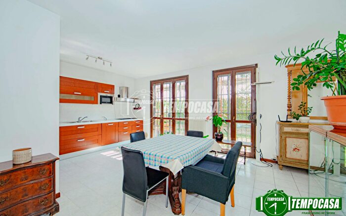 Appartamento trilocale in vendita in Via Case Nuove, San Martino Siccomario