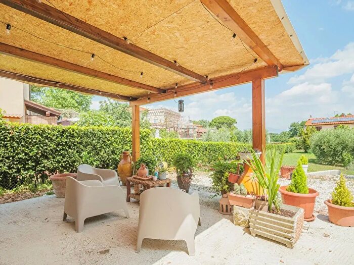 Casa con 9 locali in vendita in Crespina Lorenzana