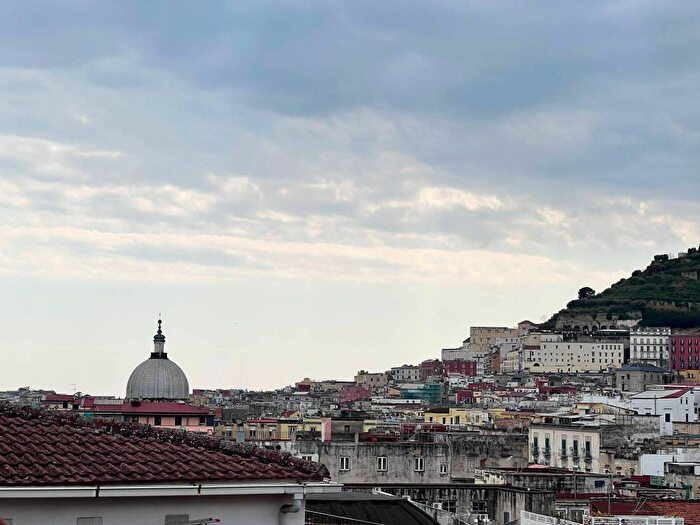 Appartamento bilocale in affitto in Via Enrico Pessina, Museo, Napoli