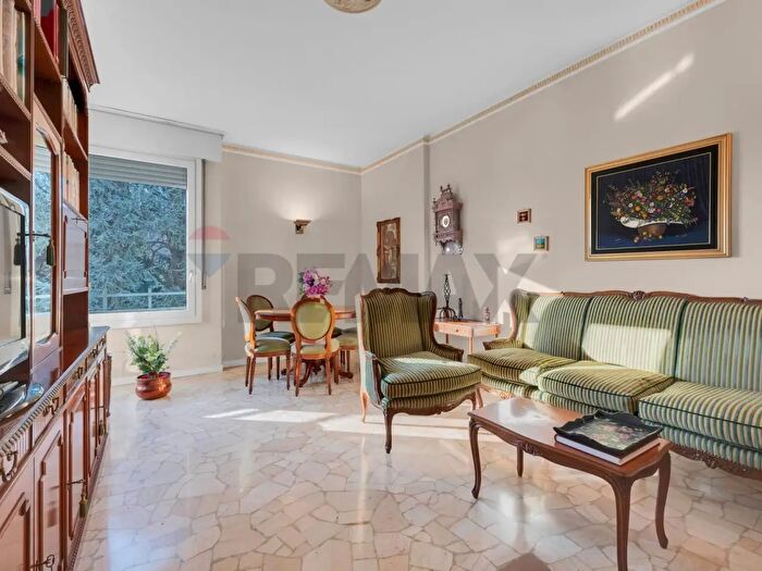 Appartamento trilocale in affitto in Via De Raude, Rho