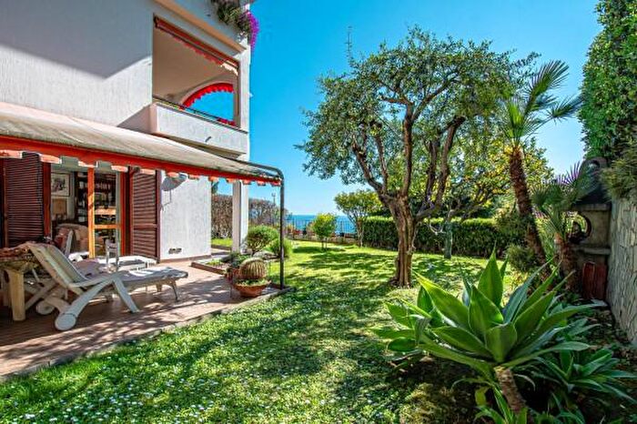 Appartamento con 6 locali in vendita in Corso Giuseppe Garibaldi, Ospedaletti