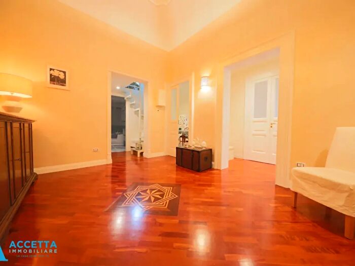 Appartamento quadrilocale in vendita in Via Giuseppe Massari, Taranto