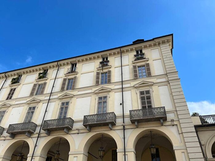 Appartamento con 6 locali in affitto in Piazza Vittorio Veneto, Giardini Reali, Torino