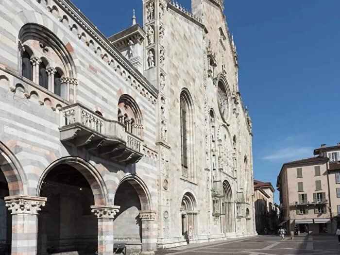 Appartamento con 7 locali in vendita in Vicolo Duomo, Como