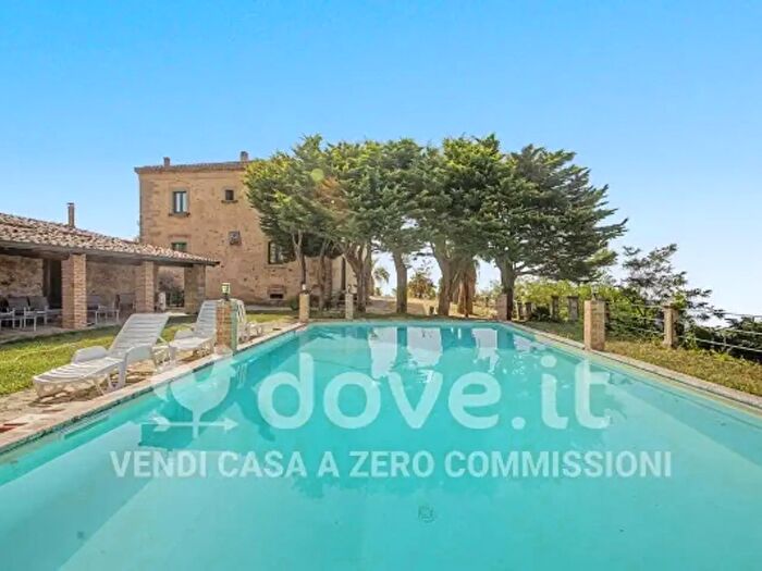 Casa con 6 locali in vendita in Contrada Crocevia, Ficarra