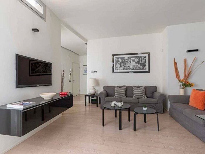 Appartamento trilocale in affitto in Via degli Orti Oricellari, Fortezza Stazione, Firenze