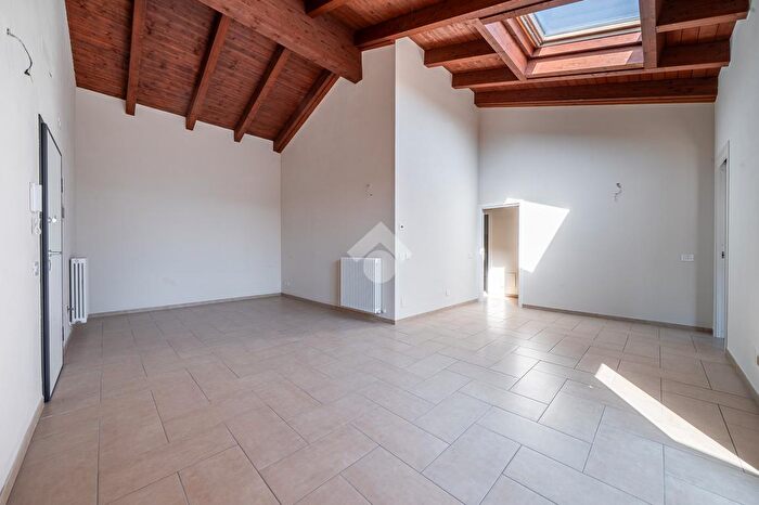 Appartamento quadrilocale in vendita in Via Peschiera, Castelnovo Di Sotto