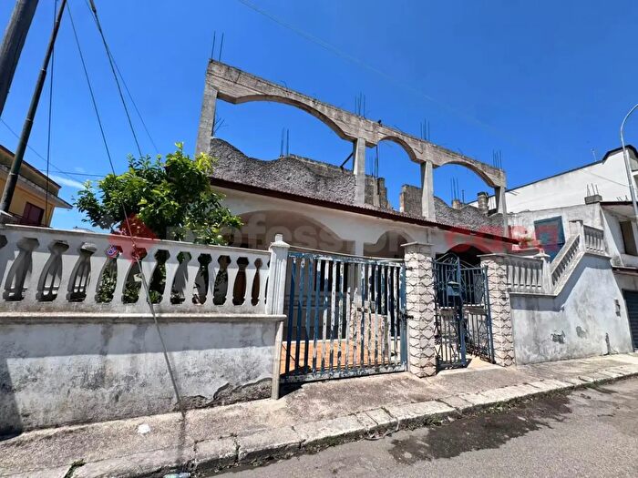 Casa quadrilocale in vendita in Via De Amicis, Pulsano