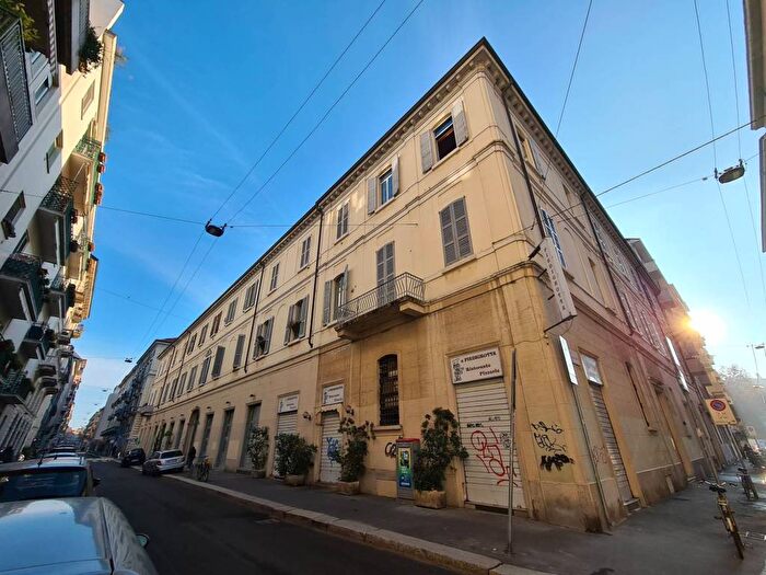 Appartamento trilocale in affitto in Corso Genova, Milano