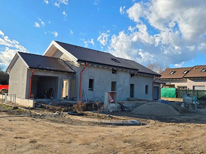 Casa quadrilocale in vendita in Via Gramsci, Oleggio Castello