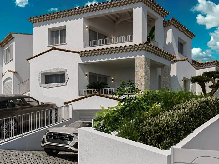 Casa con 5 locali in vendita in Via Garibaldi, Budoni