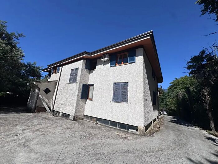 Casa con 13 locali in vendita in Via Farneto Snc, Supino