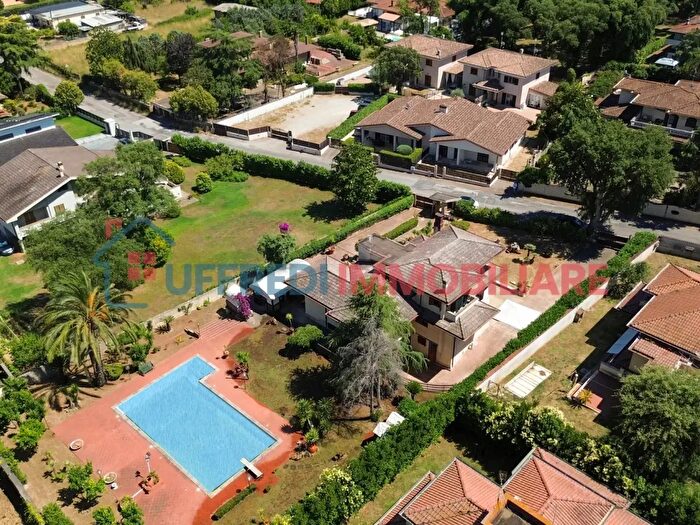 Casa con 10 locali in vendita in Via dei Lecci, Cisterna Di Latina