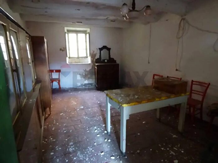 Appartamento bilocale in vendita in Via Mazzini, Casalzuigno