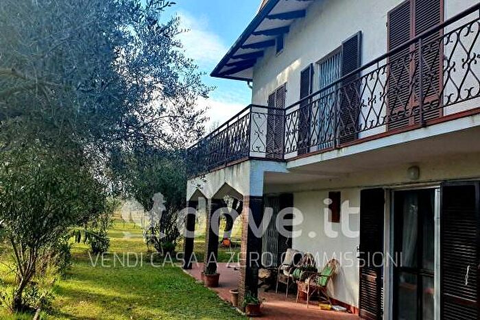 Casa con 6 locali in vendita in Via Bagnolo Snc, Castiglione Del Lago