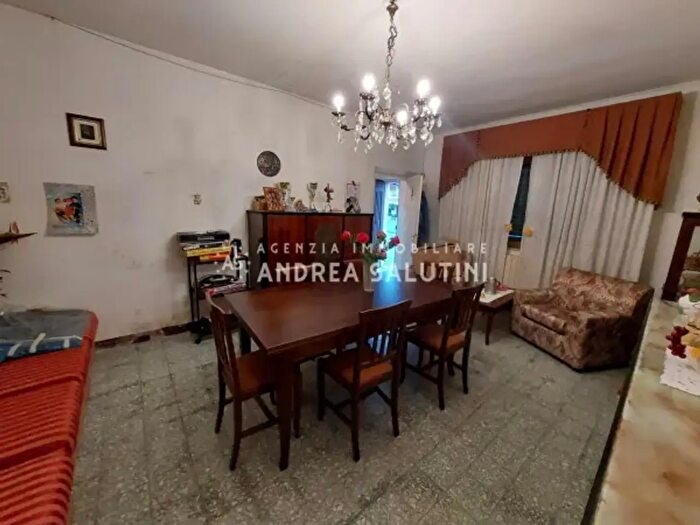 Casa con 6 locali in vendita in Via Martiri della Libertà, Buti