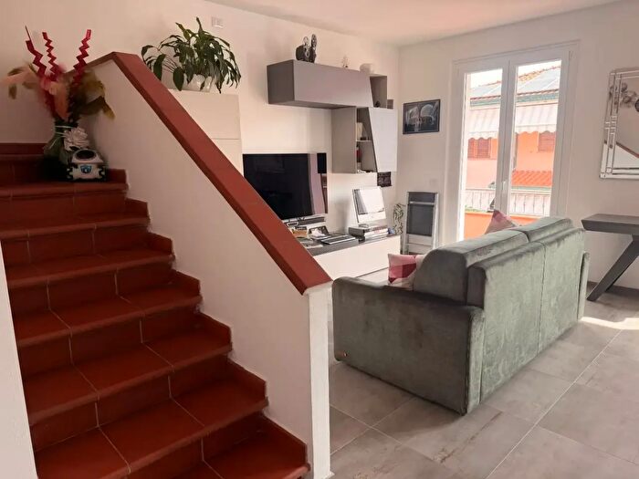 Casa con 5 locali in vendita in Viareggio
