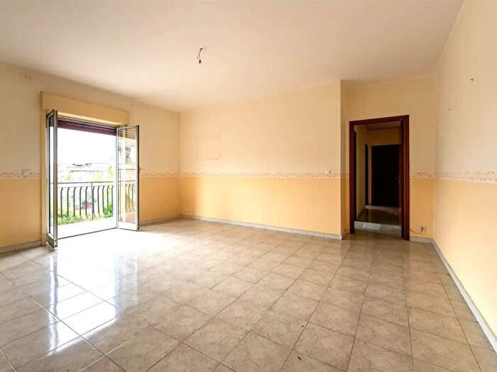 Appartamento trilocale in vendita in Via Santa Maria La Stella, Aci SantAntonio