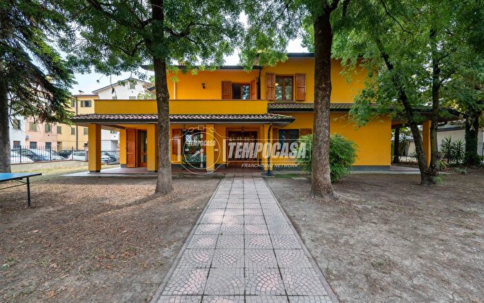 Casa con 6 locali in vendita in Via Alessandro Manzoni, Cadelbosco Di Sopra