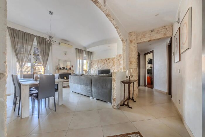 Appartamento trilocale in vendita in Bollate