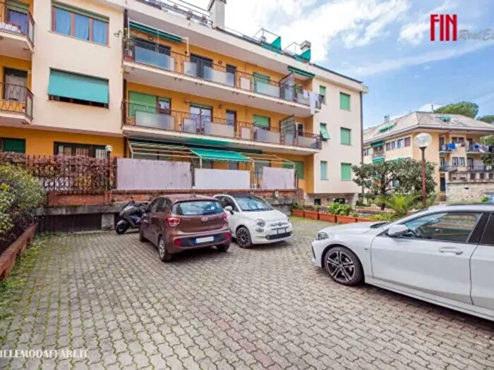 Appartamento trilocale in vendita in Via Flavia Steno, Genova