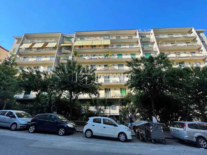 Appartamento con 5 locali in affitto in Via Battistello Caracciolo, Napoli