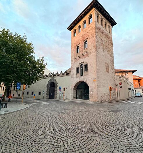 Appartamento quadrilocale in vendita in Via Fabio Asquini, Udine