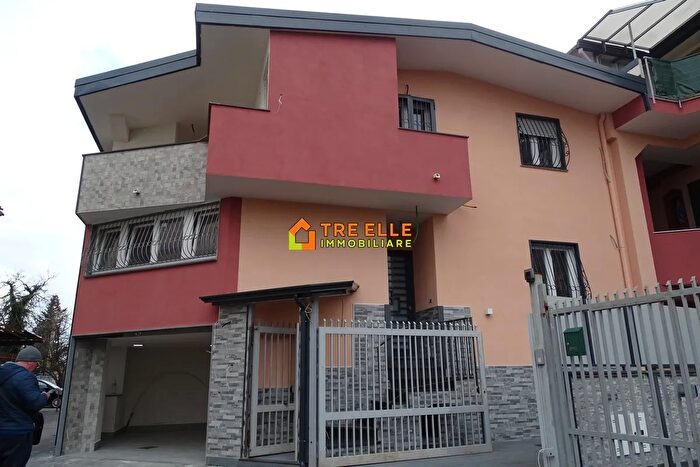 Casa quadrilocale in vendita in Via l Settembrini Marigliano Na, Marigliano