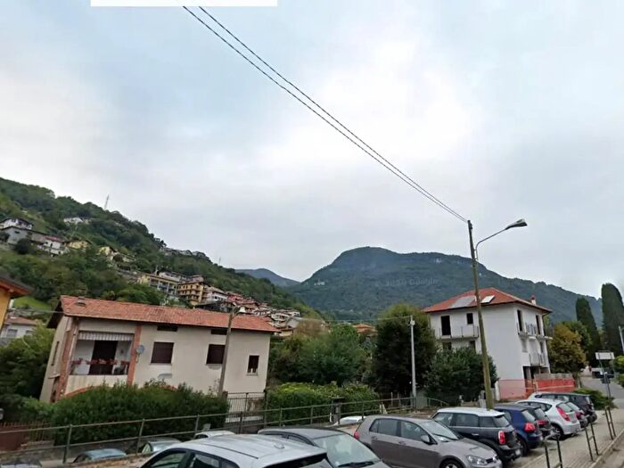 Appartamento trilocale in affitto in Via Gorgotto, Gravedona ed Uniti