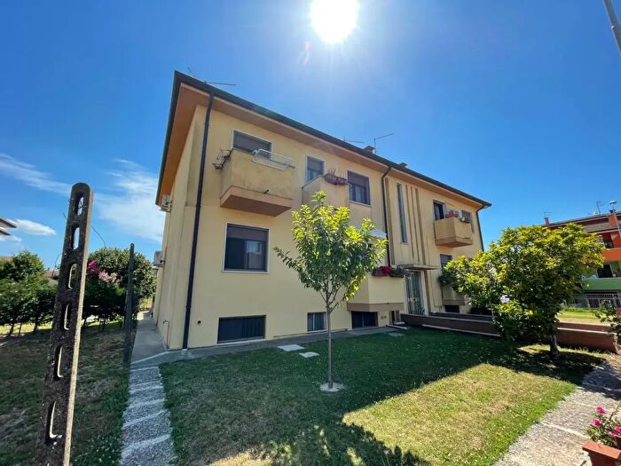 Appartamento con 6 locali in vendita in Via Mazzini, Bevilacqua