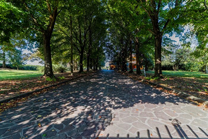 Casa con 8 locali in vendita in Via Reno Vecchio, Cento