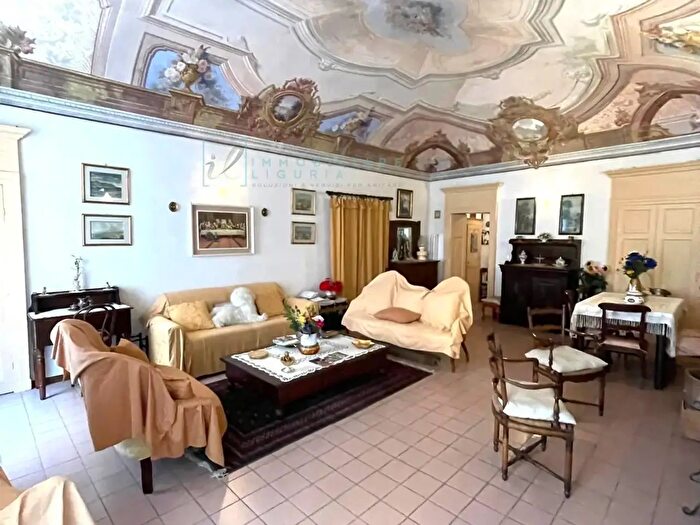 Appartamento con 7 locali in vendita in Via Cavour, Garessio