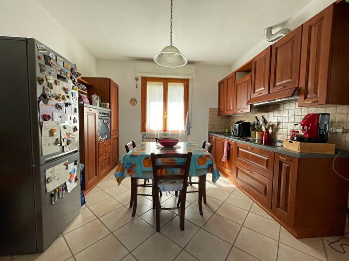 Casa quadrilocale in vendita in Via del Paratino, Cecina