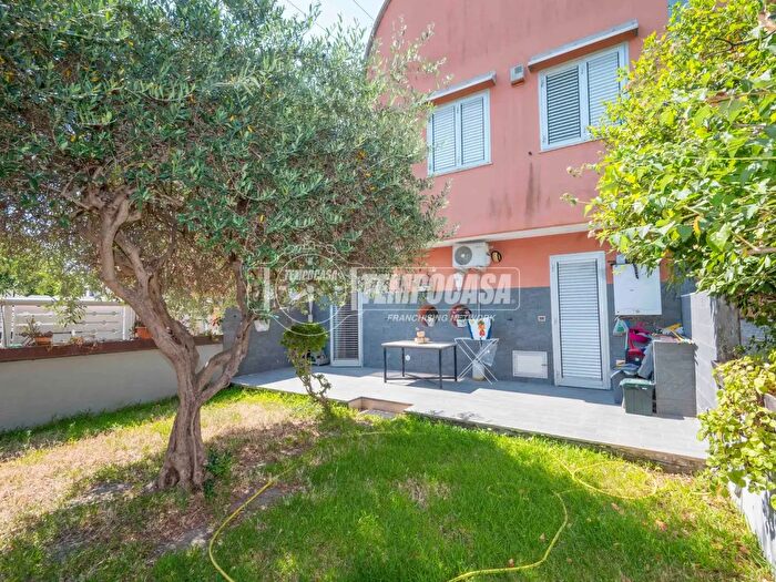Casa con 5 locali in vendita in Via Giarre Nunziata, Mascali
