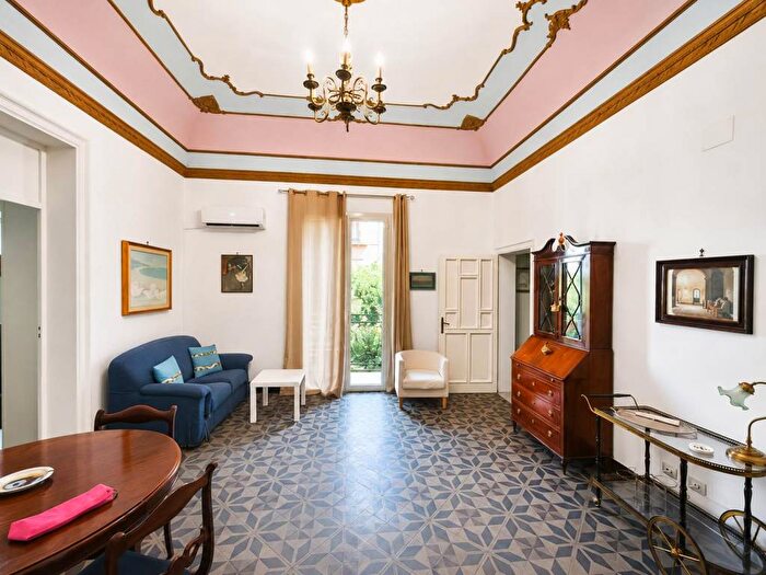 Appartamento quadrilocale in affitto in Via Volturno, Tribunale, Palermo