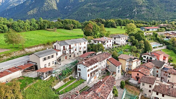 Casa quadrilocale in vendita in Via Simosegna, Tremosine