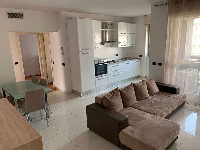 Appartamento trilocale in affitto in Via Francesco Primaticcio, Bande Nere, Milano