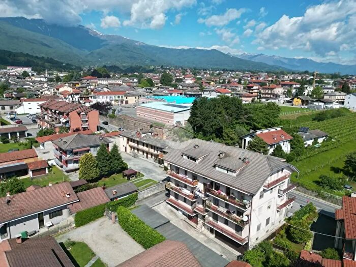 Appartamento trilocale in vendita in Via San Martino, Barge