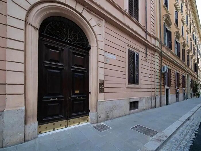 Appartamento trilocale in vendita in Via Castelfidardo, Roma