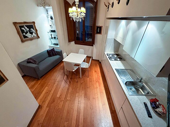 Appartamento trilocale in vendita in Via Santa Reparata, Firenze