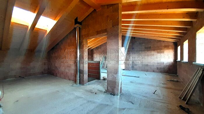 Casa con 5 locali in vendita in Campodoro