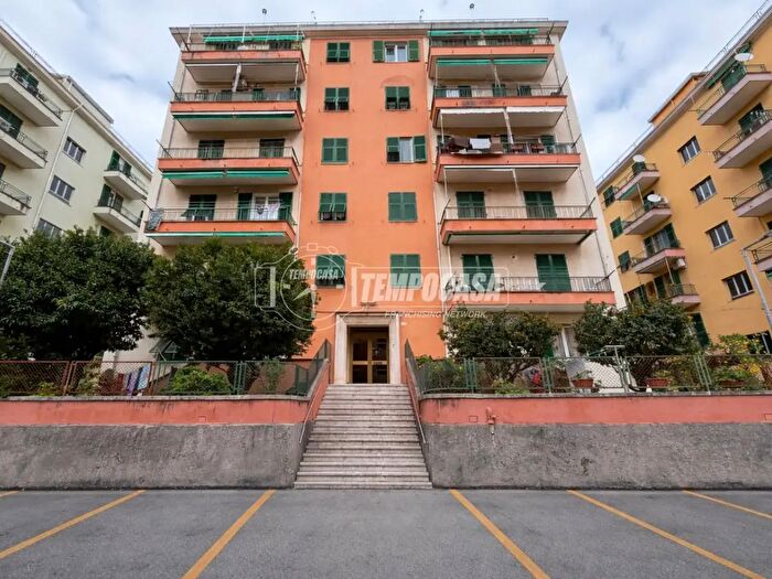 Appartamento quadrilocale in vendita in Via Briscata, Genova