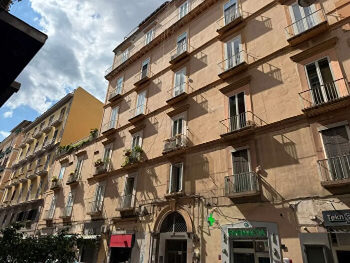 Appartamento con 5 locali in vendita in Corso Vittorio Emanuele, Napoli