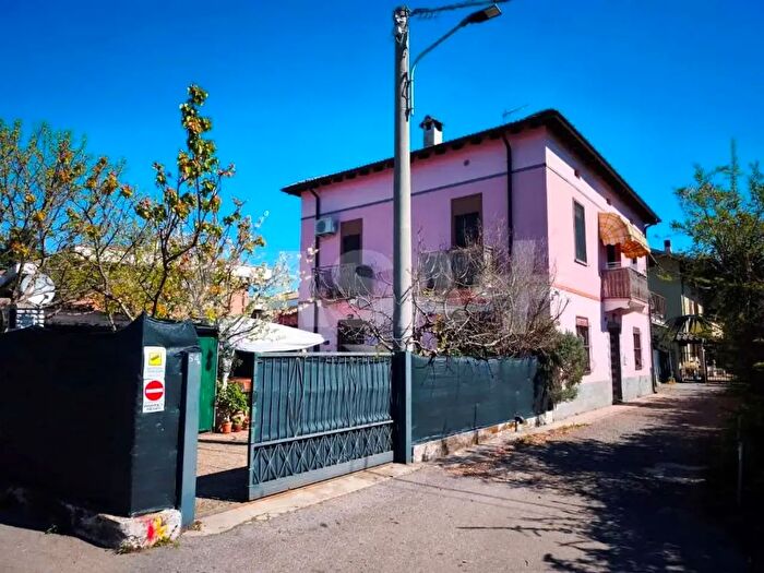 Appartamento trilocale in vendita in Via Emma Macchi Zonda, Varese