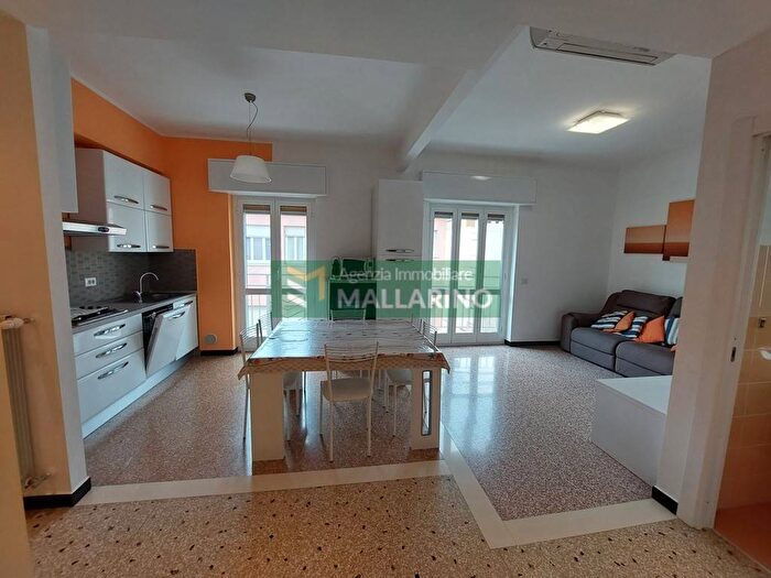 Appartamento trilocale in affitto in Via Aosta, Centro, Finale Ligure